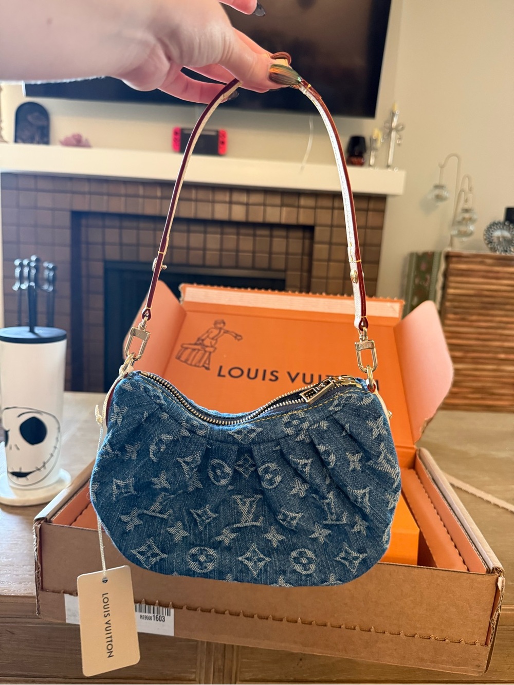 New in Box Louis Vuitton Pochette Valley in Blue Denim - Picture 10 of 11